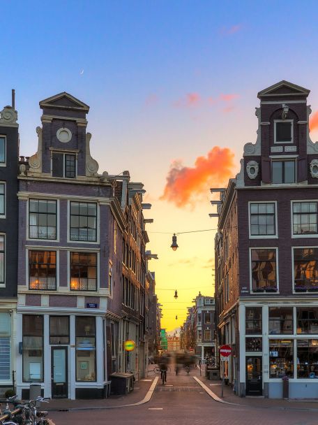 Musea, restaurants, winkels en alle mogelijk ander vertier vind je in steden als Alkmaar, Purmerend, Edam, Volendam en natuurlijk Amsterdam.