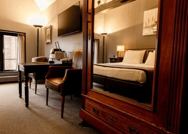 Deluxe Suite