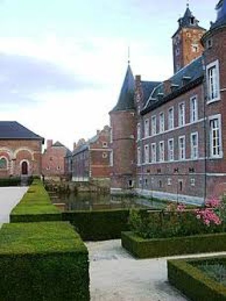Alden Biesen is één van de grootste kasteelcomplexen van de Lage Landen. Ook met tuinen, grachten en evenementen.