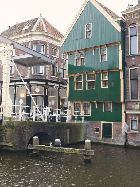 Alkmaar is home to a cheese market and a cheese museum, as well as shops and boutiques, bars and pubs, and restaurants of all shapes and sizes.