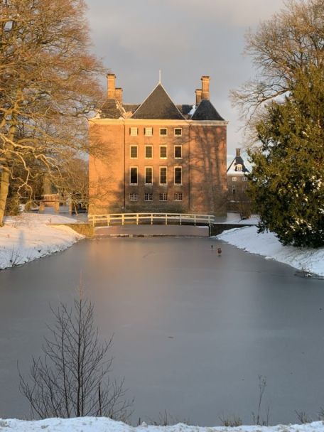 The hotel overlooks the grounds of Amerongen Castle, with its Baroque rooms, beautiful gardens and rich history (Wilhelm II signed his abdication there).