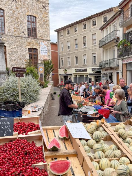 The nearby town of Pont-de-Vaux is a lovely place for a day out. Especially when it’s market day!