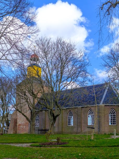De Slingertuinenroute leidt langs oude herenboerderijen met parkachtige tuinen uit de 19e eeuw, aangelegd in Engelse landschapsstijl.