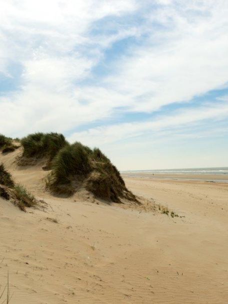 De Haan is een ouderwets gezellige badplaats met mooie belle-époquevilla’s, leuke restaurantjes én de befaamde ruim 100 jaar oude Royal Golfclub Oostende.