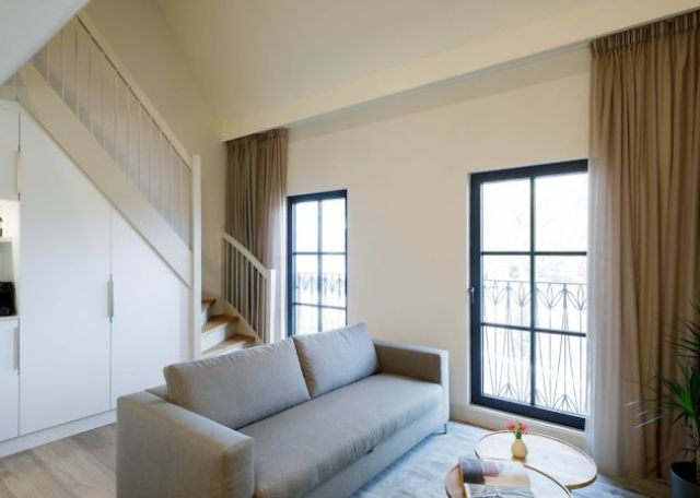 Junior suite split level