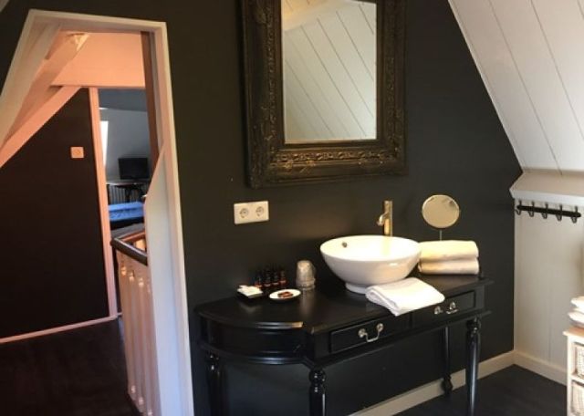 Waterschip kamer 16