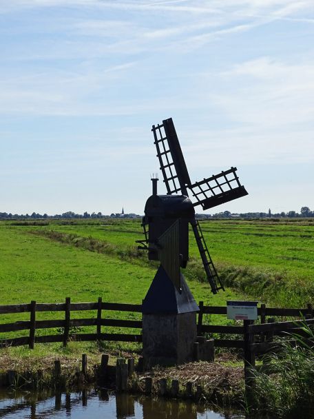 Wormer- en Jisperveld heeft honderden eilandjes, sloten en enorme aantallen weidevogels en is perfect om te kanoën varen en om vogels te spotten.