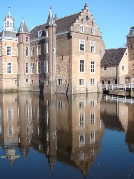 Kasteel Ruurlo: bezoek het museum en maak een wandeling door het park.