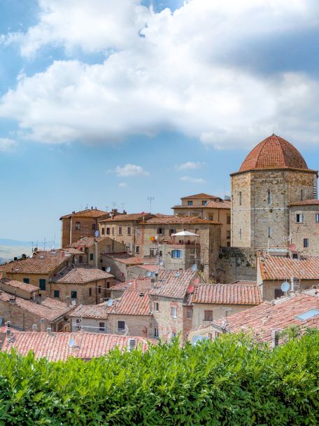It is no surprise that the views of Tuscany have been praised countless times all over the world.