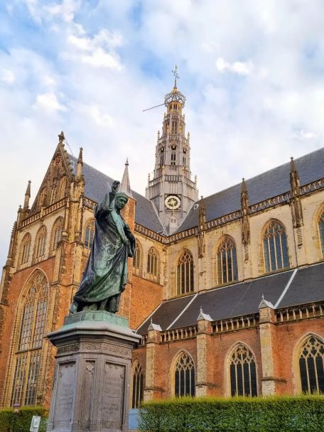 Haarlem in het kort? Historische charme, kunst en cultuur, goed winkelen en een ontspannen bourgondische sfeer.
