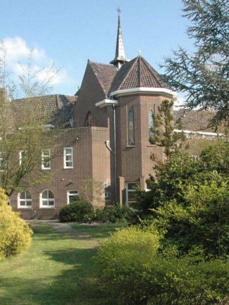 You can enjoy the greenery in the neighbouring Prins Hendrik City Park or in the beautiful Het Bossche Broek nature reserve.