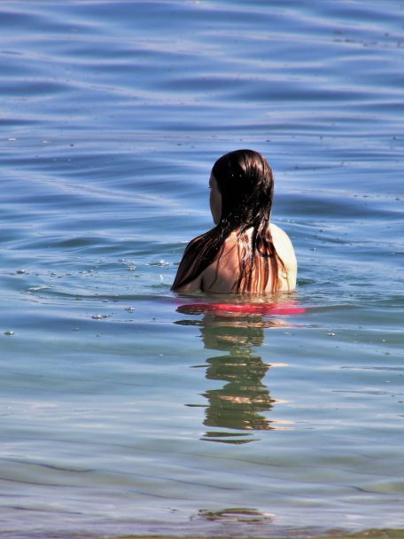Het massatoerisme is hier ver weg maar er zijn in de buurt wel drie grote meren waarin je kunt zwemmen, wakeboarden, waterskien en kanoën.