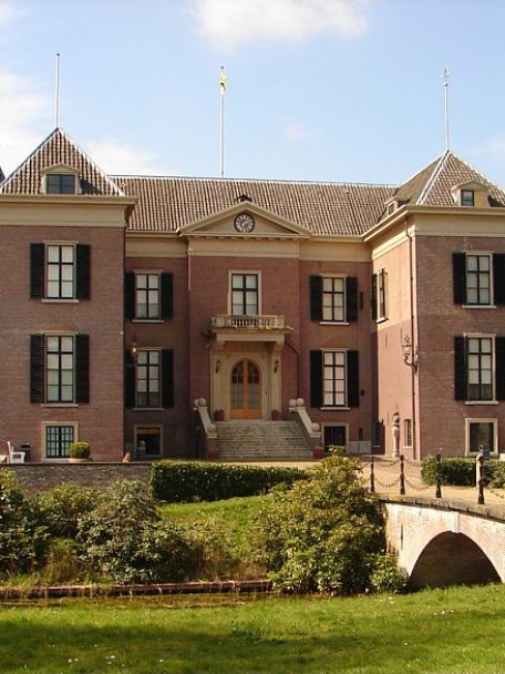 Huis Doorn is known as the place of exile of the German Emperor Wilhelm II. The estate, a beautiful blend of culture and nature, is situated in the heart of the forest.