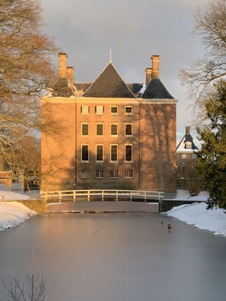 Amerongen Castle, situated opposite, is one of the most beautiful castles in the region, with a classical garden and a strong sense of history.