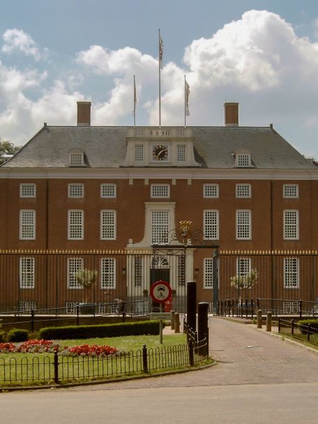 Zeist Castle, a 17th-century Baroque castle, was built between 1677 and 1686 and is one of the best-preserved examples of Dutch Classicism in the Netherlands.