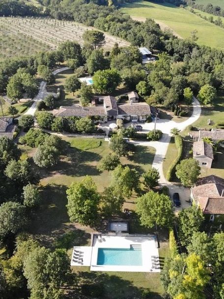 Lot-et-Garonne is a stunning, water-rich, rolling landscape of sunflower fields, fruit orchards, meadows, farmland and woodland.