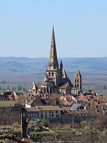Autun – een beetje de groene mini-versie van Arles - ligt aan de rand van de Morvan en is rijk aan Romeinse geschiedenis en middeleeuwse kunst.