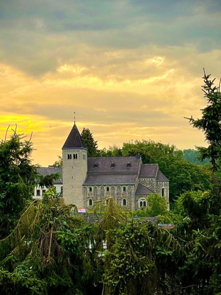 The mill is situated in the heart of the Westerwald, within the Nassau Nature Reserve. The landscape consists of woods, meadows and valleys.