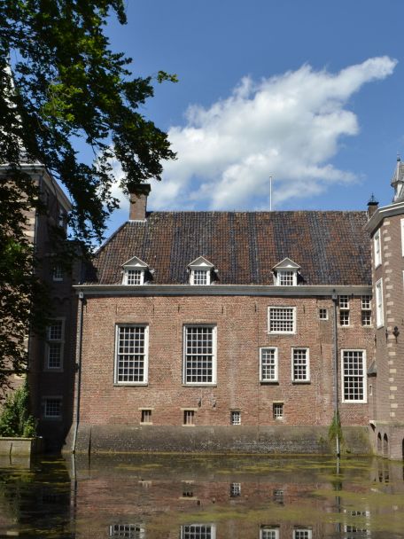 As soon as you cross the city limits, you’ll find yourself in one of the most beautiful parts of the Achterhoek, offering a great mix of nature, castles, villages and museums.