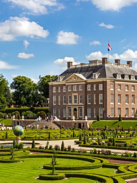 Verken de stallen, tuinen, het paleis en de tentoonstelling 'De Oranjes' van Paleis Het Loo.