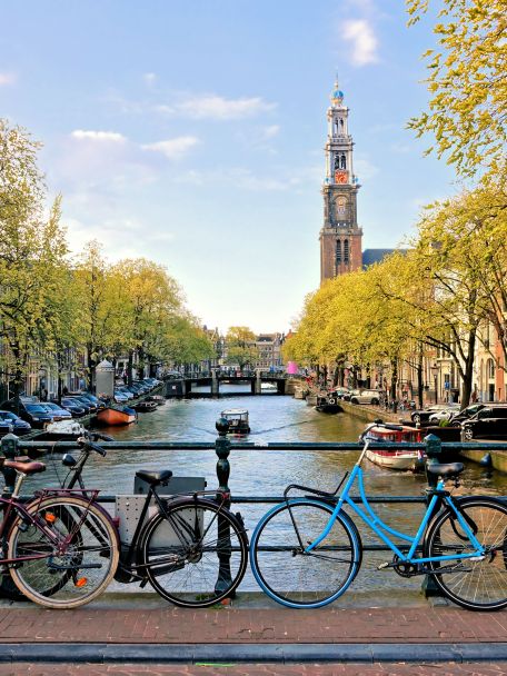 Amsterdam and Utrecht are both 20 minutes away.