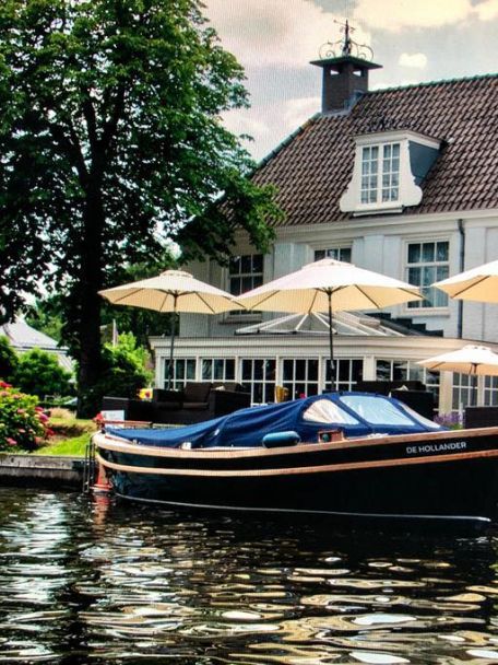 De Nederlanden is situated right on the River Vecht, and the Vecht region offers plenty of opportunities for water sports, walking and cycling.