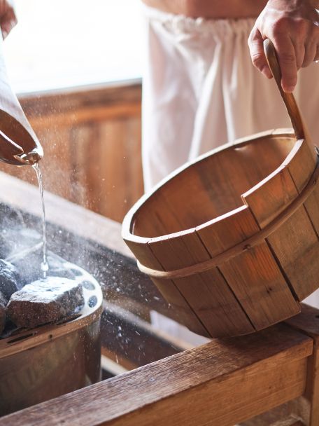 Stel je geen kuuroord met alleen een paar sauna’s voor bij Thermen Goirle. Dit is namelijk een wellnessresort waar je gemakkelijk een dag doorbrengt.