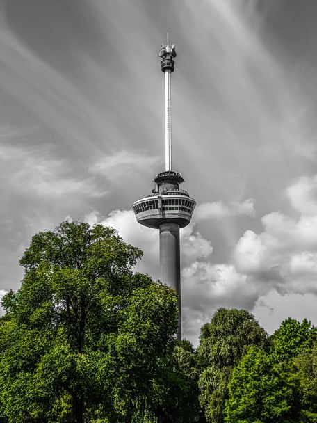 De Euromast is misschien wat obligaat, maar wel dé plek om Rotterdam van bovenaf te zien.