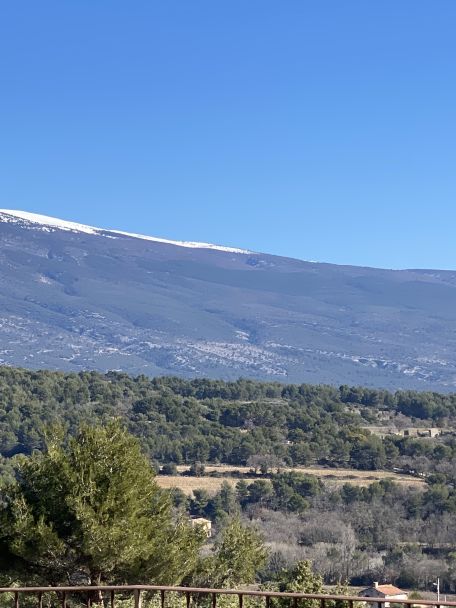 Crillon-le-Brave ligt echt in het hart van de Provence rond de Mont Ventoux en vlakbij een reeks topdorpen, wijngaarden en natuurspots.