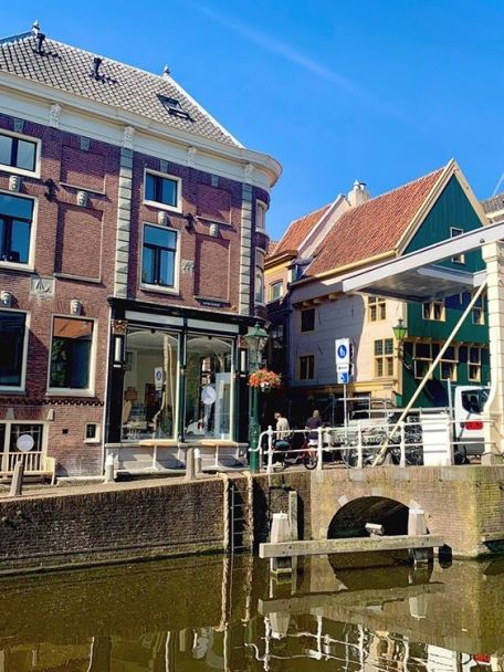 Alkmaar has shops and boutiques, bars and pubs, restaurants of all shapes and sizes, museums and cinemas.